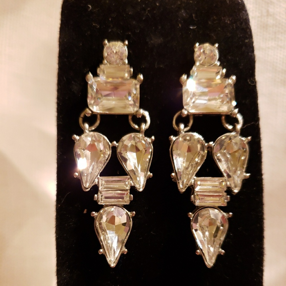 Earings - Picture 2 of 2